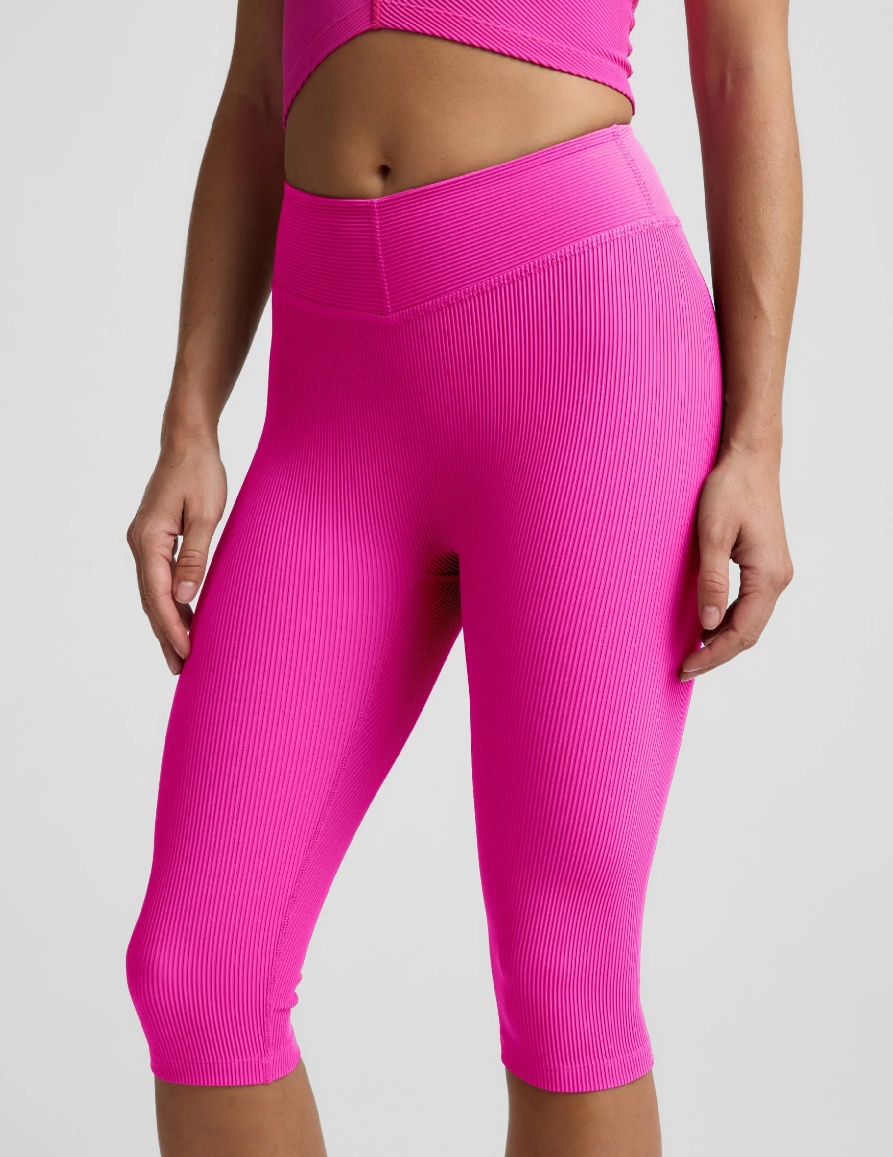 Impulse Ribbed V-Waist Pedal Pusher Legging